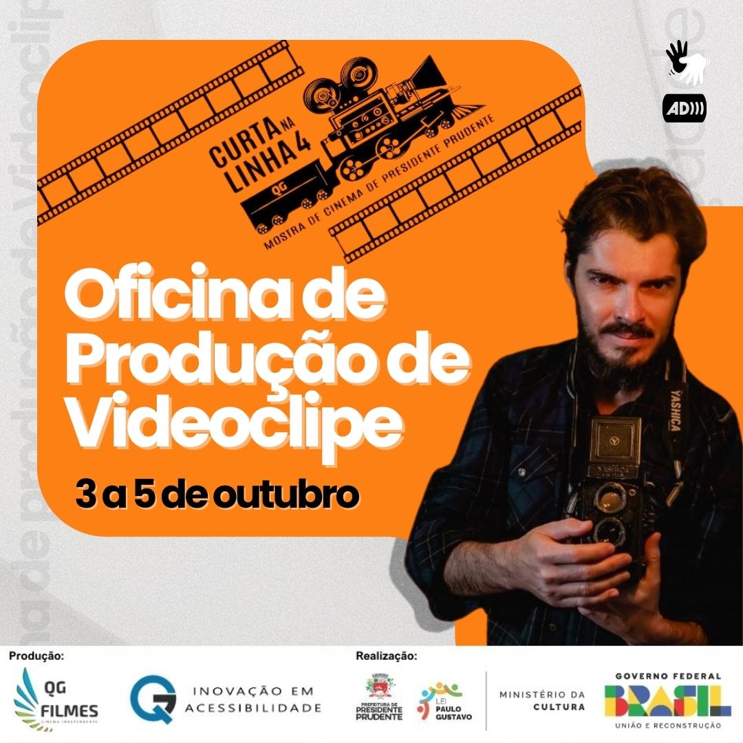  Banner promocional de um evento chamado Oficina de Produção de Videoclipe, que ocorrerá entre os dias 3 a 5 de outubro. O fundo do banner é laranja vibrante. No lado direito da imagem, há uma foto de um homem de expressão séria, com barba e cabelos castanhos. Ele está vestindo uma camisa preta e segura uma câmera fotográfica analógica antiga, marca Yashica. No lado esquerdo do banner, em destaque, está o título Oficina de Produção de Videoclipe em letras grandes e brancas, com uma fonte arredondada e chamativa. Logo abaixo do título, está a data 3 a 5 de outubro em preto. No canto superior esquerdo, há o logo do evento Curta na Linha 4, representado por uma câmera de filmagem clássica e uma tira de filme que corre diagonalmente pelo banner. Este logo indica que o evento faz parte da mostra de cinema independente de Presidente Prudente, destacando o cinema regional. No rodapé do banner, há três logos que representam as entidades envolvidas no evento. Da esquerda para a direita: o primeiro logo é da produtora QG Filmes, representado por asas estilizadas em tons de azul, verde e laranja, e o texto QG Filmes Cinema Independente. O segundo logo é da Inovação em Acessibilidade, também em tons de azul e preto. O terceiro logo é do Ministério da Cultura, com o selo colorido do Governo Federal e as inscrições Ministério da Cultura e Lei Paulo Gustavo, que destaca o apoio governamental ao evento. No canto superior direito do banner, há ícones de acessibilidade, como uma mão sinalizando LIBRAS, Língua Brasileira de Sinais, e um ícone indicando a presença de audiodescrição, AD.